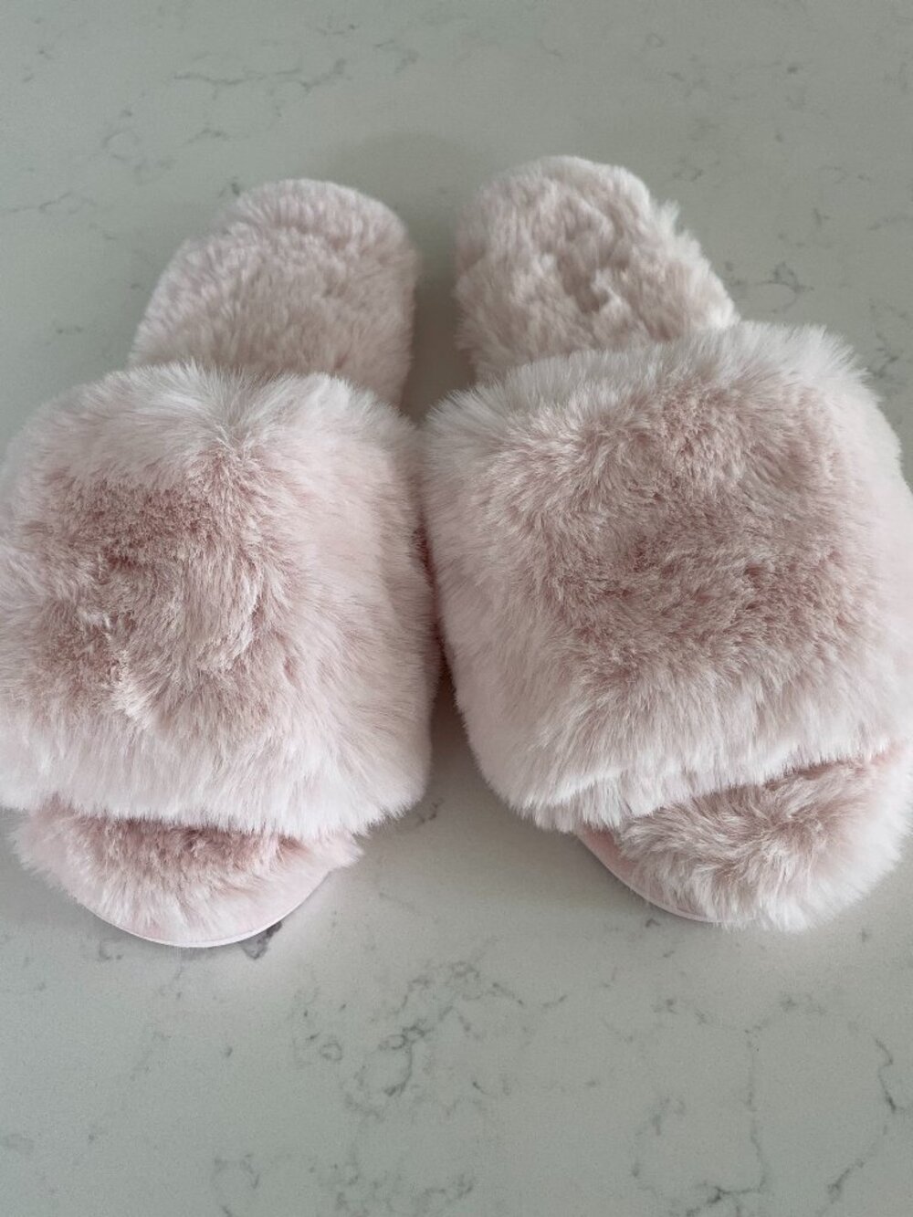 Plush Slip-On Fluffy Cozy Man-made Slippers Lounge Footwear in Pale Pink Sz 10